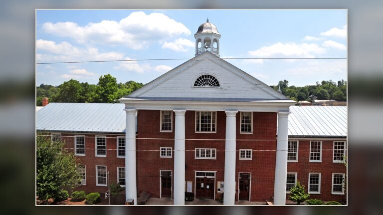 Greenbrier County Courthouse in Lewisburg, West Virginia, where the Shue murder case was tried